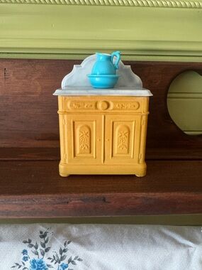 Vintage Avon Field Flowers foaming Bath Oil Bottle 1960s-1970s